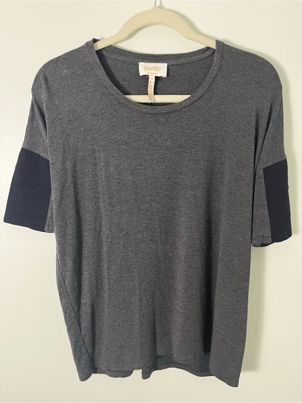 Laundry By Shelli Segal Charcoal Gray Short Sleeve Top with Dark Sleeve Panels